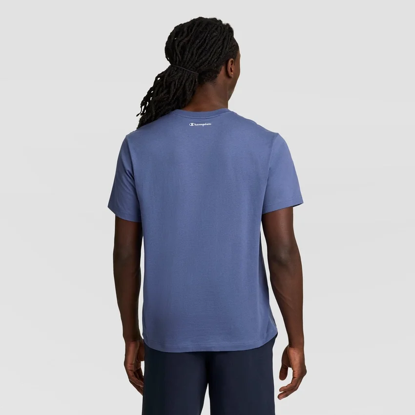 Camiseña clásica con diseño gráfico y Script Logo