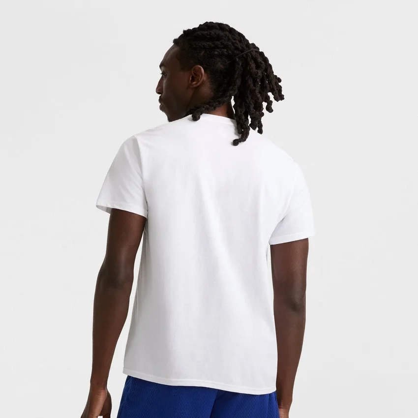 Camiseña clásica con diseño gráfico y Script Logo