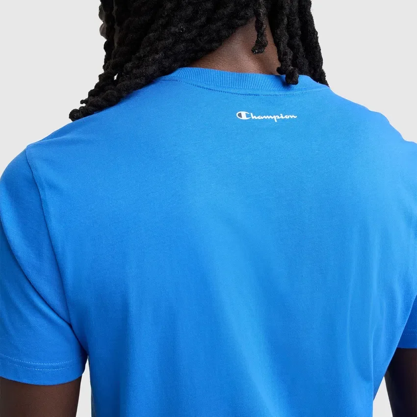Camiseña clásica con diseño gráfico y Script Logo