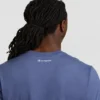 Camiseña clásica con diseño gráfico y Script Logo