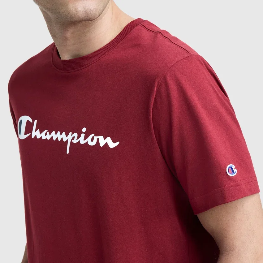 Camiseña clásica con diseño gráfico y Script Logo