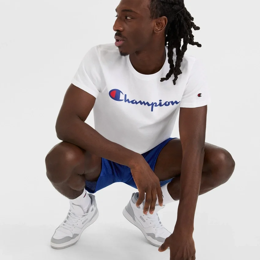 Camiseña clásica con diseño gráfico y Script Logo
