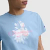 Camiseña con diseño gráfico «Blurred Roses» y C Logo