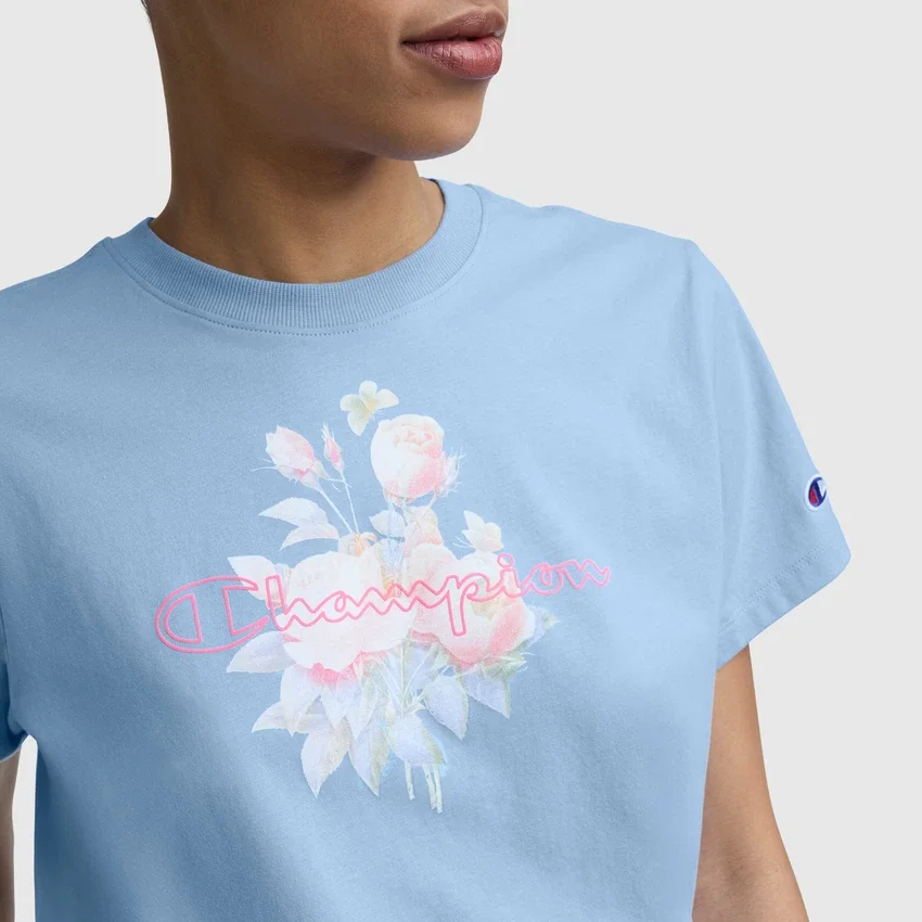 Camiseña con diseño gráfico «Blurred Roses» y C Logo
