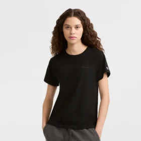 Camiseta clásica, letrero tonal en el lado izquierdo del pecho