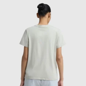 Camiseta clásica, letrero tonal en el lado izquierdo del pecho