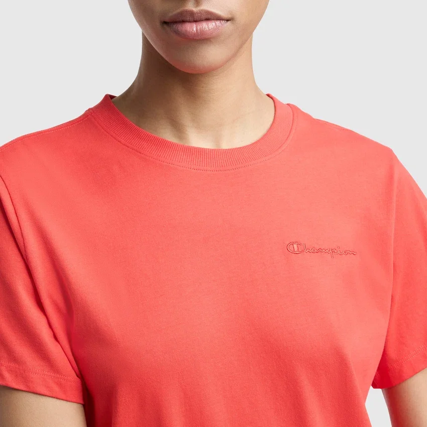 Camiseta clásica, letrero tonal en el lado izquierdo del pecho