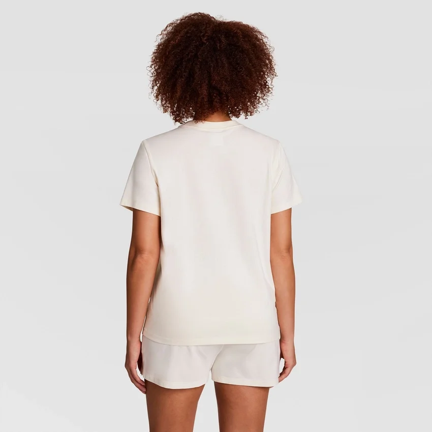 Camiseta clásica, letrero tonal en el lado izquierdo del pecho