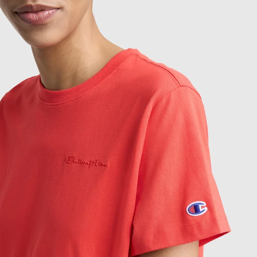 Camiseta clásica, letrero tonal en el lado izquierdo del pecho