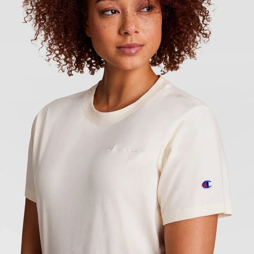 Camiseta clásica, letrero tonal en el lado izquierdo del pecho