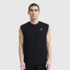 Camiseta deportiva de cuello redondo y corte atlético, con Script Logo