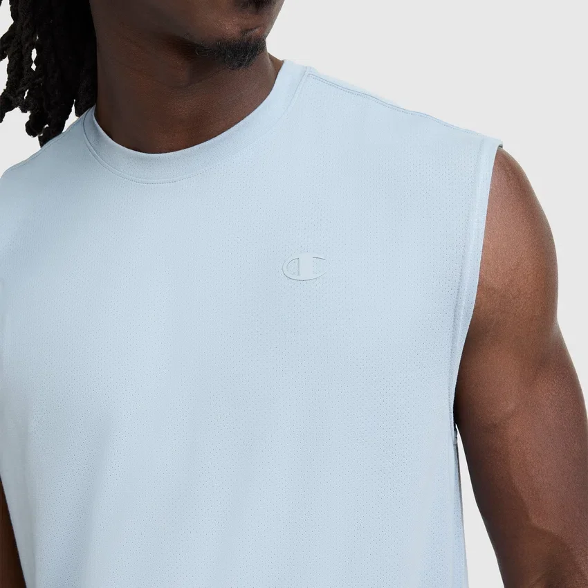 Camiseta deportiva de cuello redondo y corte atlético, con Script Logo