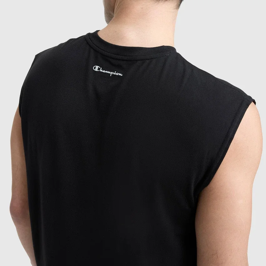 Camiseta deportiva de cuello redondo y corte atlético, con Script Logo