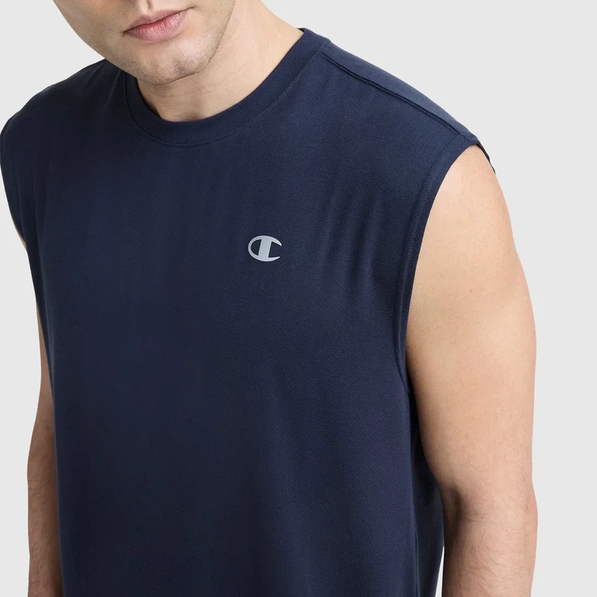 Camiseta deportiva de cuello redondo y corte atlético, con Script Logo