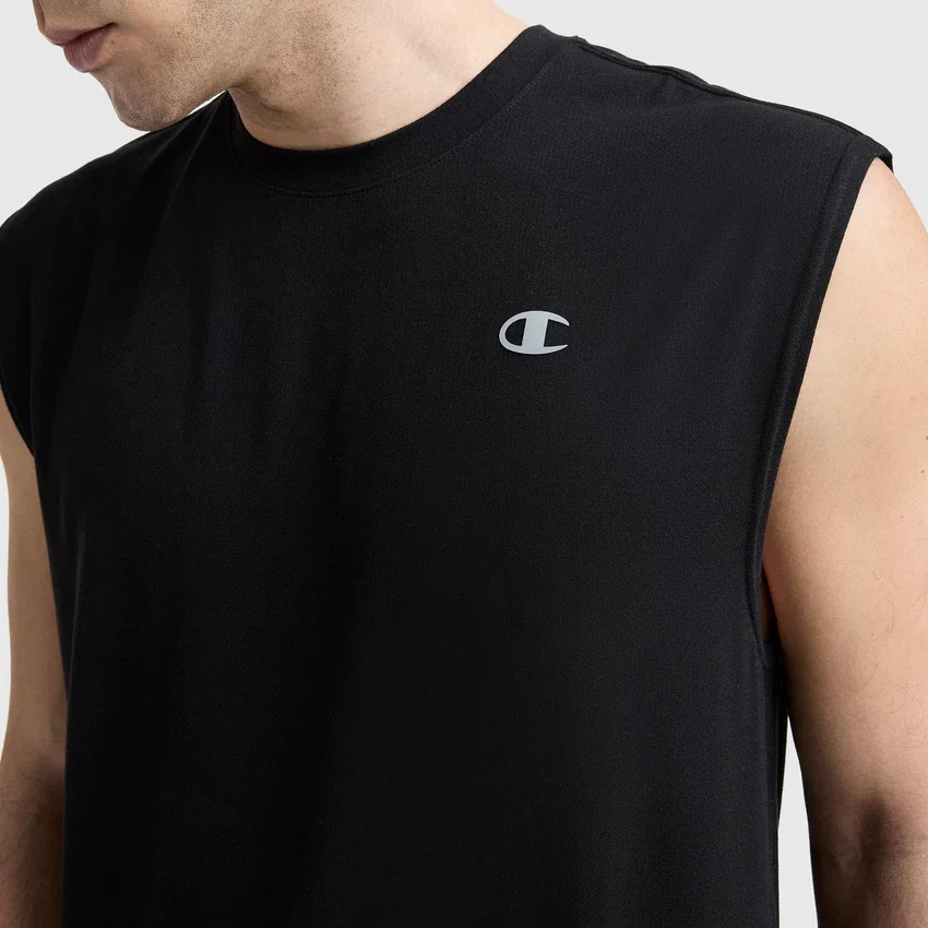 Camiseta deportiva de cuello redondo y corte atlético, con Script Logo