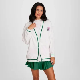 Cardigan Country Club, con logotipo floral «C» bordado