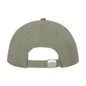 Gorra ajustable con bordado de letras