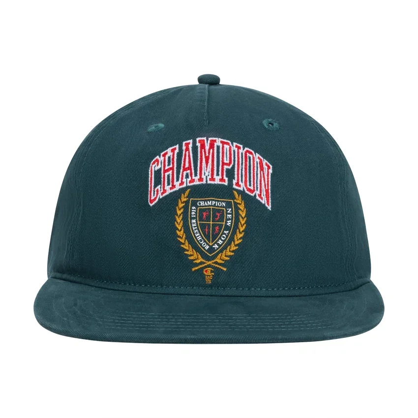Gorra ajustable de visera plana con escudo de laurel