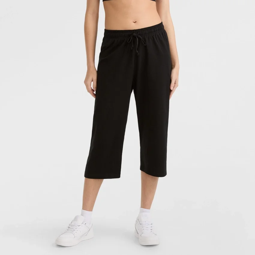 Pantalones capri ligeros de descanso, con C Logo