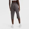 Pantalones capri ligeros de descanso, con C Logo