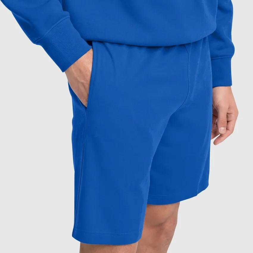 Pantalones cortos ligeros de 9" para estar en casa, con parche del logotipo C Logo