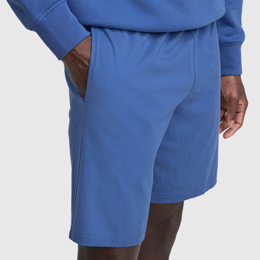 Pantalones cortos ligeros de 9" para estar en casa, con parche del logotipo C Logo