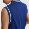 Top sin mangas Country Club, con Script Logo bordado en letra cursiva